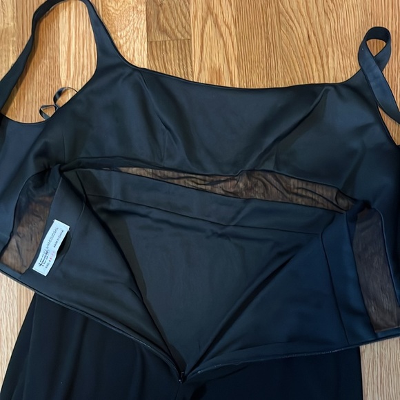 Mac Duggal Sheer Mesh Panel Sheer Detail Column Gown Size 8 NWT READ Defect. - Picture 14 of 17